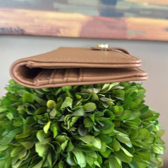 STEVE MADDEN TAN BIFOLD FLAP WITH GOLD ACCENTS WALLET 🌟NWOT🌟 - Picture 6 of 14